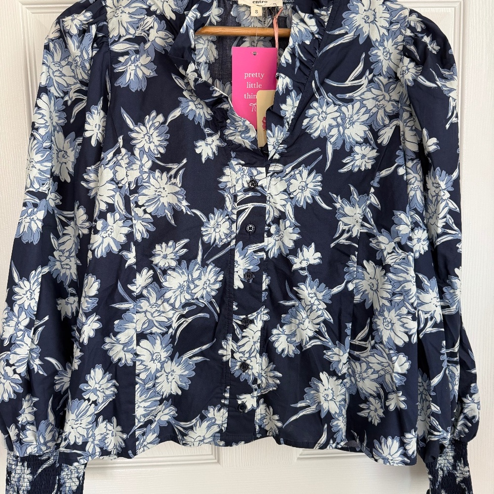 NWT Entro blue and white floral blouse